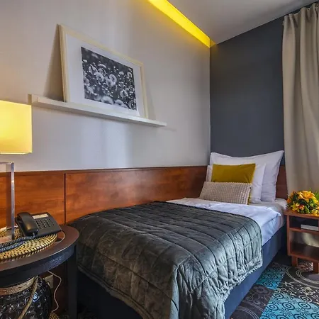 Budapest Airport Stacio Wellness & Konferencia מלון