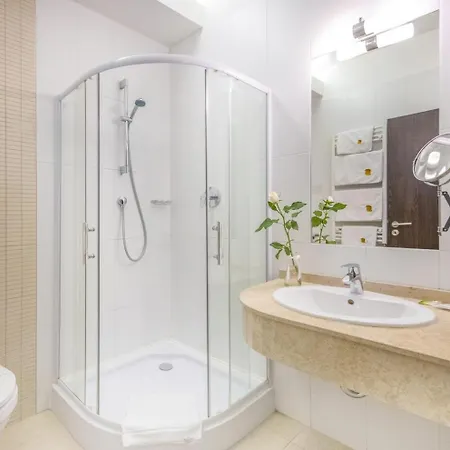 Budapest Airport Stacio Wellness & Konferencia מלון