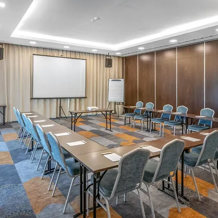Budapest Airport Stacio Wellness & Konferencia فيتْشيش