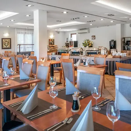 酒店 Budapest Airport Stacio Wellness & Konferencia 4*