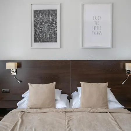 فندق Budapest Airport Stacio Wellness & Konferencia 4*