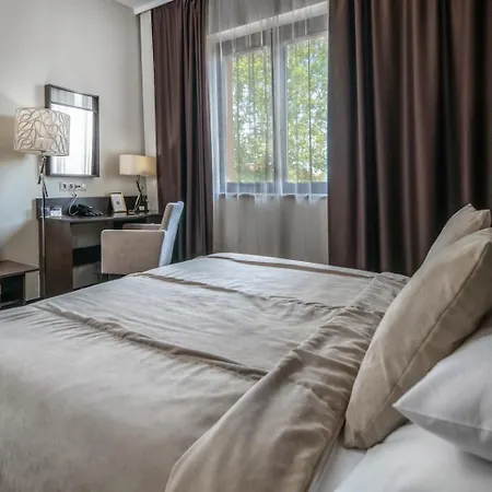 فندق Budapest Airport Stacio Wellness & Konferencia 4*