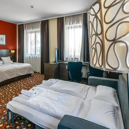 Budapest Airport Stacio Wellness & Konferencia מלון וסס