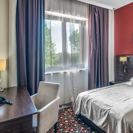 Budapest Airport Stacio Wellness & Konferencia 4* 韦切什
