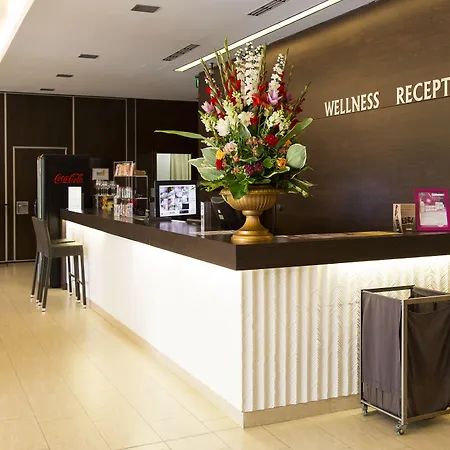 Budapest Airport Stacio Wellness & Konferencia فيتْشيش