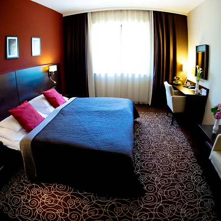 فندق Budapest Airport Stacio Wellness & Konferencia فيتْشيش