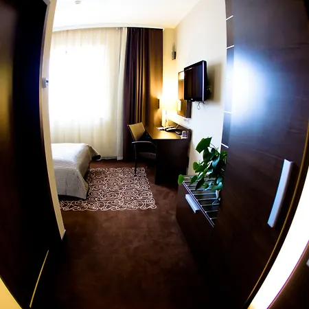 فندق Budapest Airport Stacio Wellness & Konferencia فيتْشيش