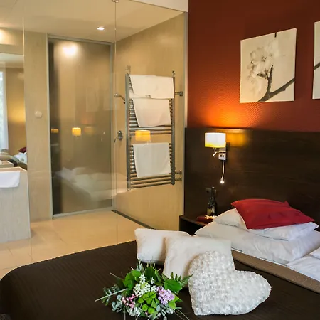 Budapest Airport Stacio Wellness & Konferencia فندق