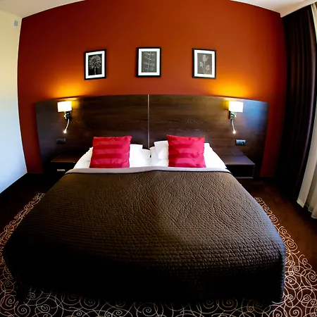 Budapest Airport Stacio Wellness & Konferencia فندق