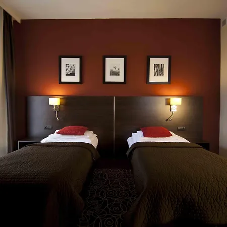 Budapest Airport Stacio Wellness & Konferencia فندق 4*