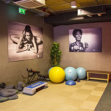 Budapest Airport Stacio Wellness & Konferencia فيتْشيش