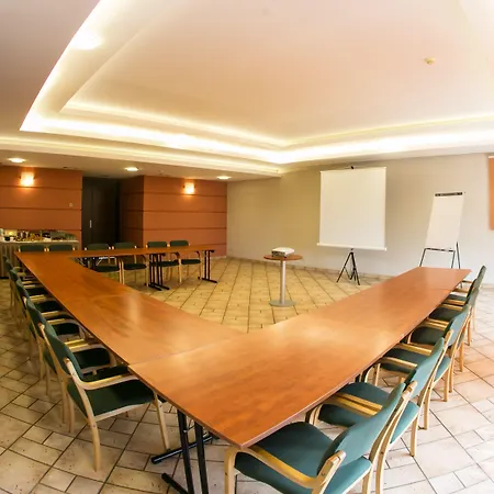 فندق Budapest Airport Stacio Wellness & Konferencia فيتْشيش