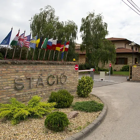 Budapest Airport Stacio Wellness & Konferencia فندق