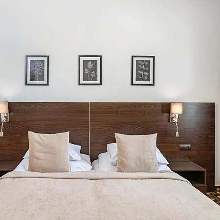 Budapest Airport Stacio Wellness & Konferencia فيتْشيش
