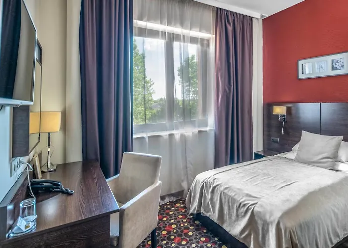 Budapest Airport Stacio Wellness & Konferencia 4* 韦切什