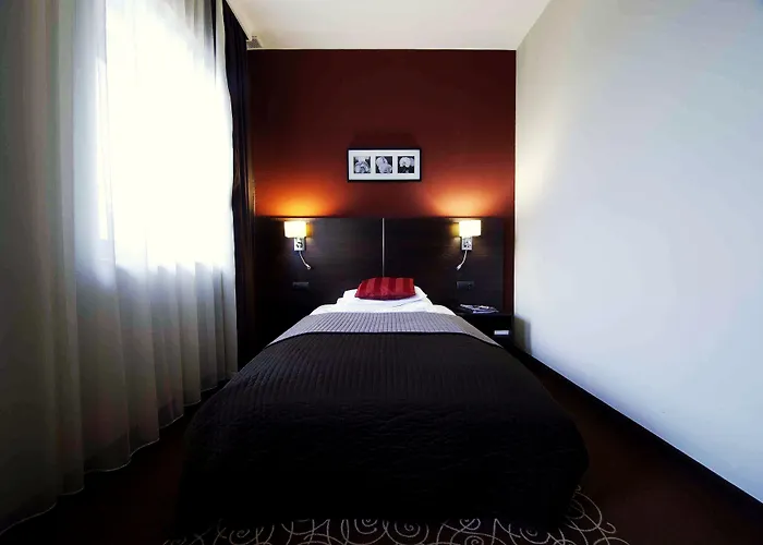 Budapest Airport Stacio Wellness & Konferencia 韦切什