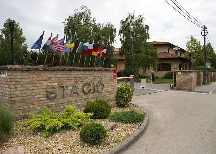 Budapest Airport Stacio Wellness & Konferencia ホテル