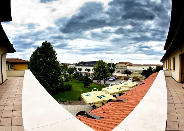 酒店 Budapest Airport Stacio Wellness & Konferencia 4*